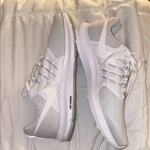 women’s brand new all white tennis